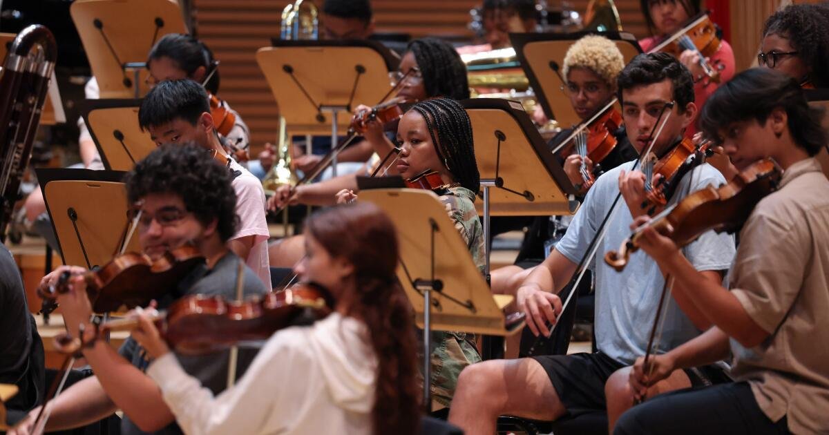 L.A. Phil Welcomes Back the East L.A. Youth Orchestra After Community Feedback