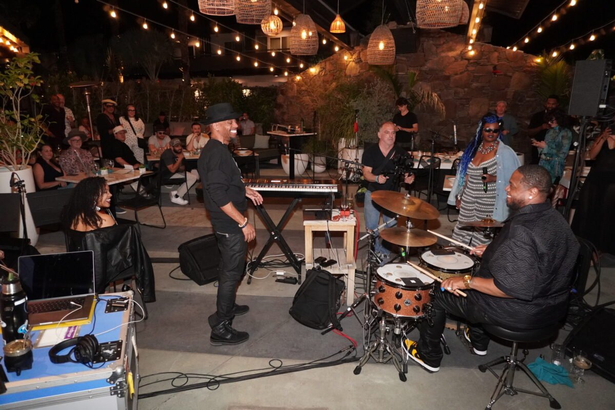 Los Angeles Magazine Celebrates the 90s at GiGi’s Palm Springs