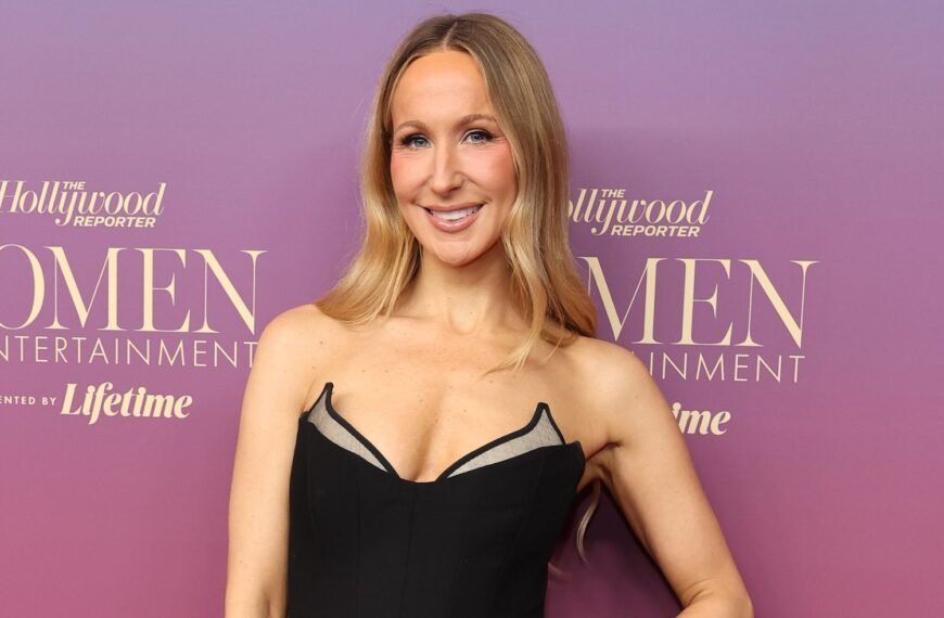 Nikki Glaser Shares Her Approach to Comedy for the 2026 Golden Globes