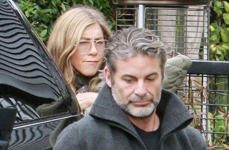 Jennifer Aniston Cheering on Boyfriend Jim Curtis at His Book Event in California