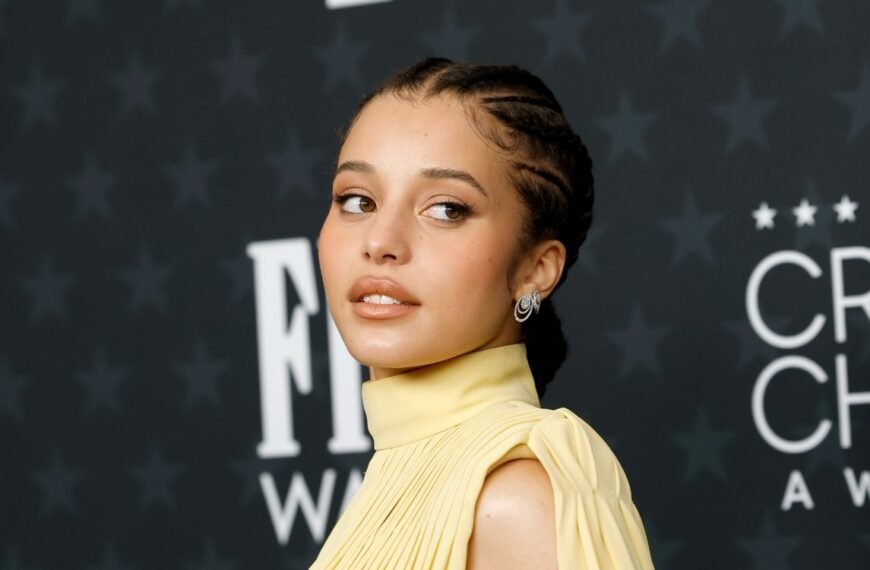 Chase Infiniti Stuns at the Critics Choice Awards 2026 in a Stylish Bra and Cape Ensemble