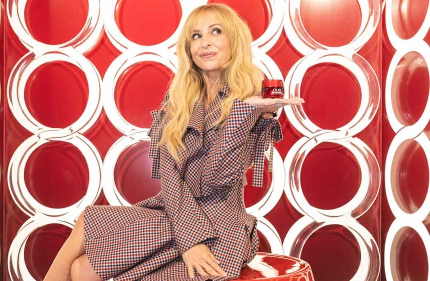 Sarah Michelle Gellar Shares Her Thoughts on Aging Gracefully and Today's Beauty Trends