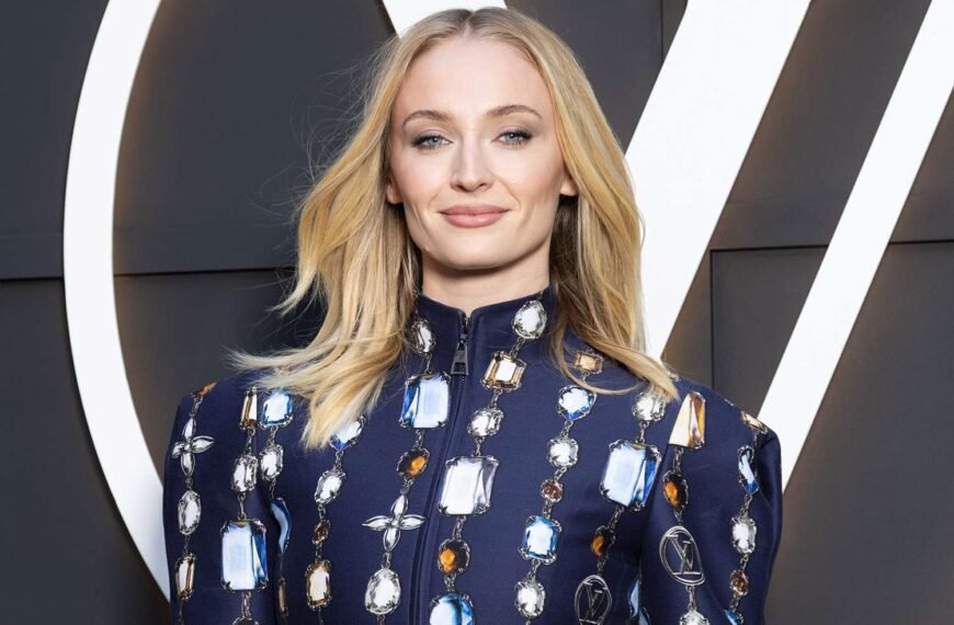 Sophie Turner Opens Up About Therapy Journey Before Turning 30: Aiming for Self-Understanding