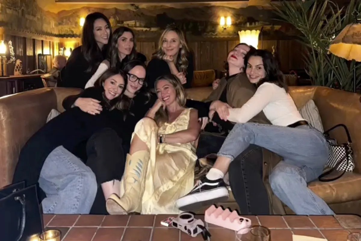 Hilary Duff with mom friend group