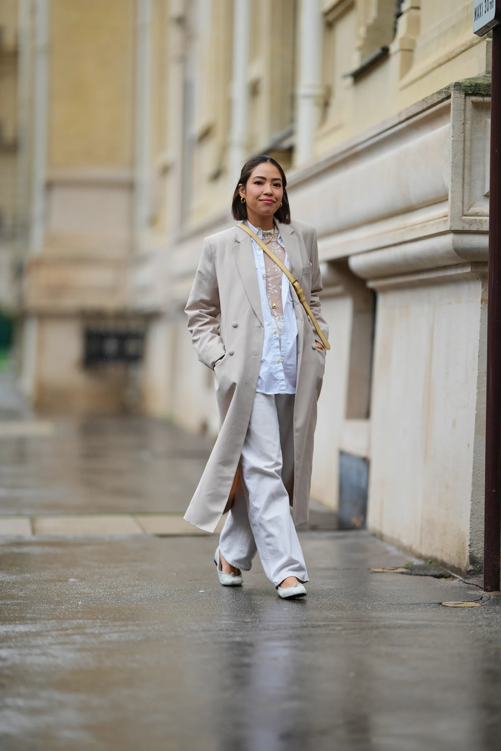 A chic outfit featuring a granny blouse paired with light-wash jeans.
