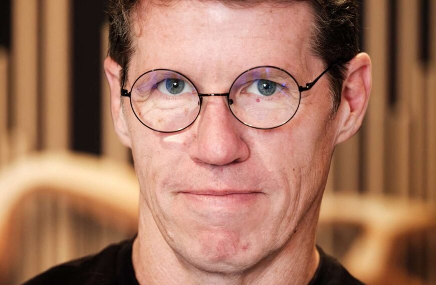 Nickelodeon Composer Guy Moon, 63, Dies in Car Crash, Leaving a Lasting Legacy