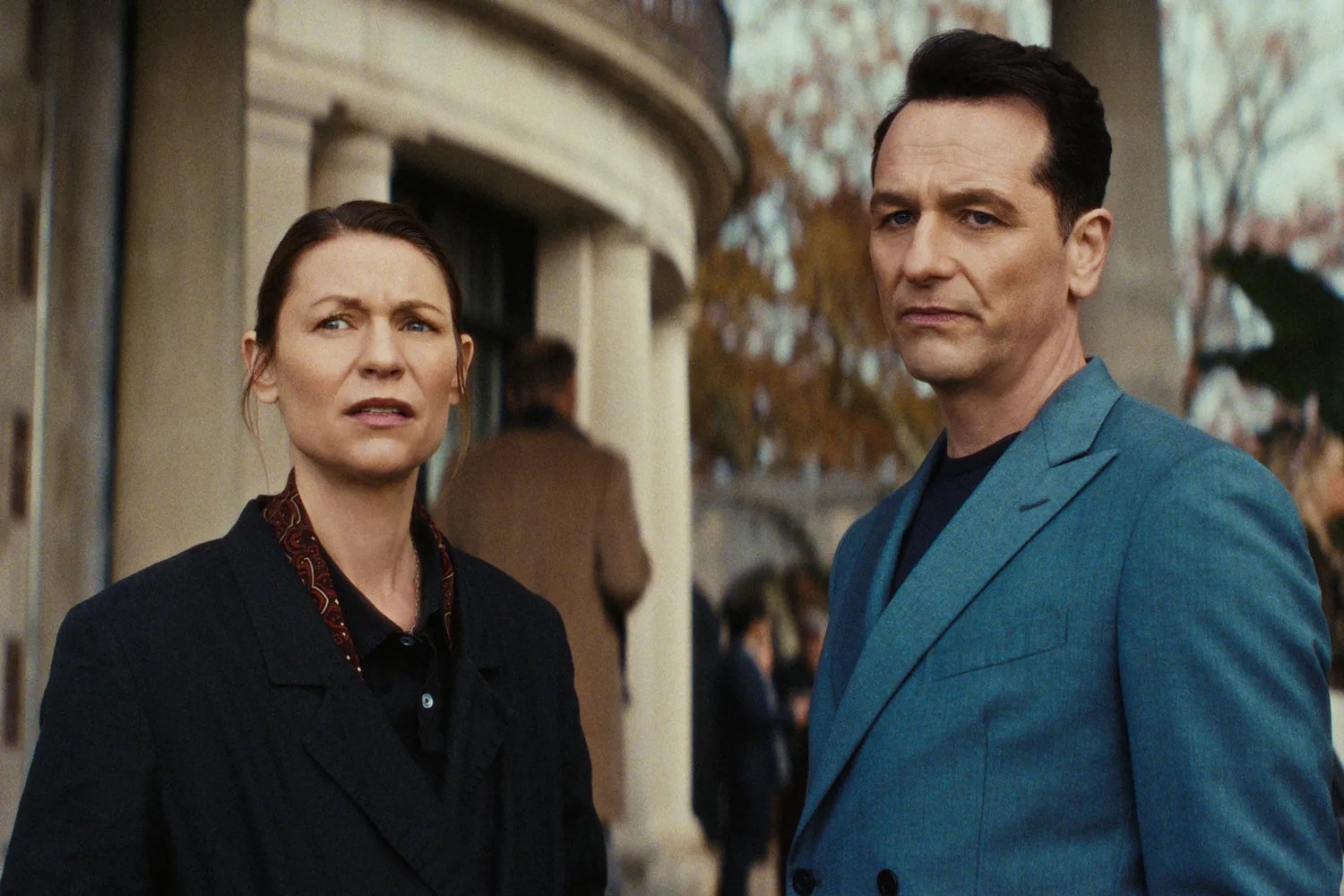 Claire Danes as Aggie Wiggs and Matthew Rhys as Nile Jarvis in Episode 103 of The Beast in Me.