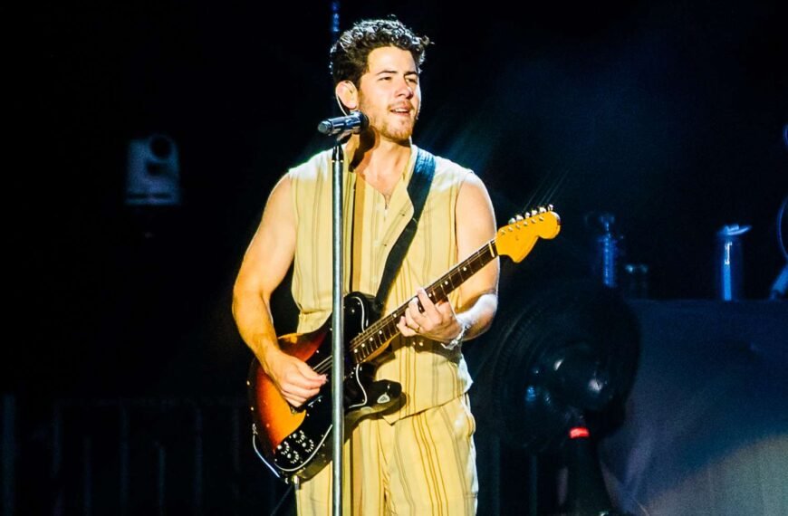 Jonas Brothers Guitar Tech Clarifies Nick's Live Performance Amid Doubts