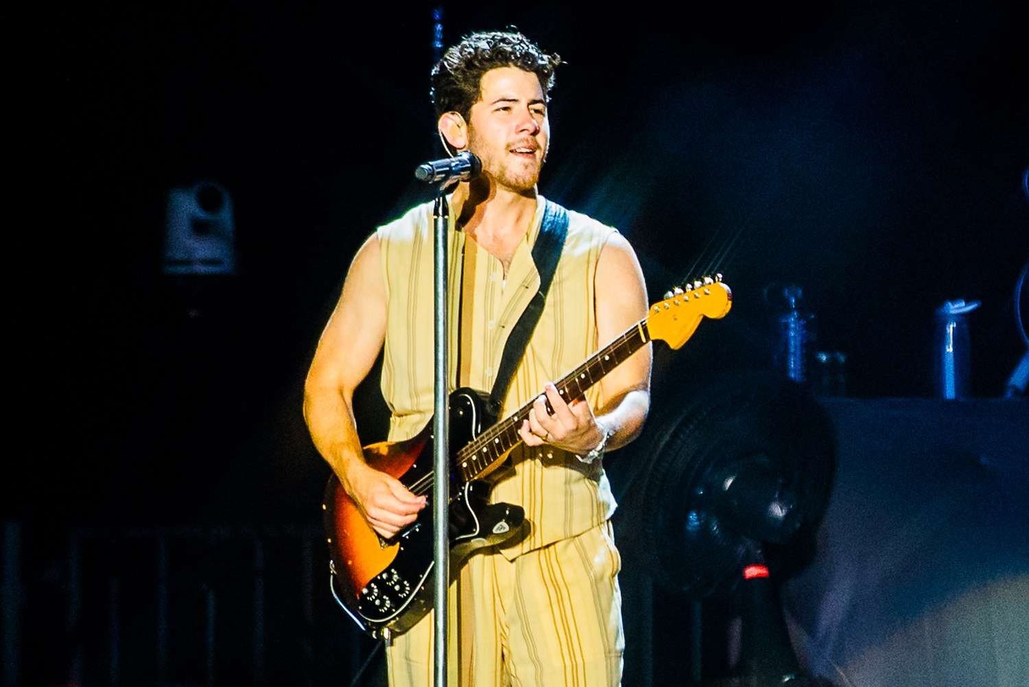 Jonas Brothers Guitar Tech Clarifies Nick's Live Performance Amid Doubts