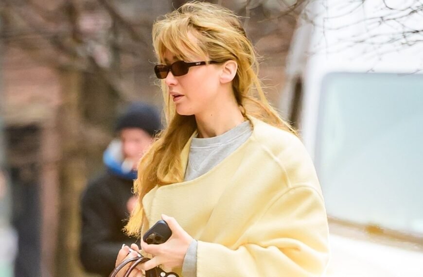 Jennifer Lawrence Shows How to Stay Cozy in Leggings and Ugg Boots This Winter
