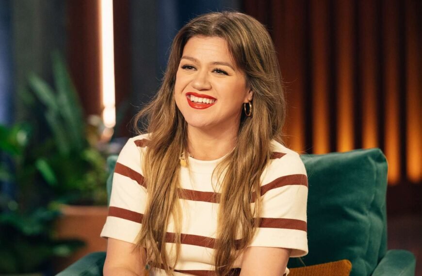 Kelly Clarkson's Stylish Floral Jeans Inspire Our Spring Wardrobe – Find Similar Options Starting at $27