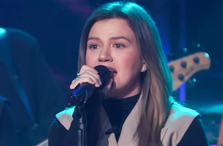 Kelly Clarkson’s Passionate Performance of 'What It Sounds Like' from KPop Demon Hunters — Check It Out!