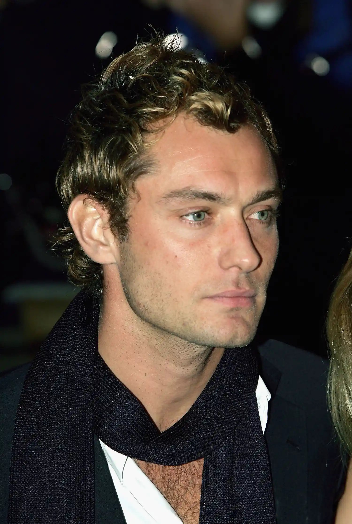 Jude Law in 2004 with blonde hair in a scarf