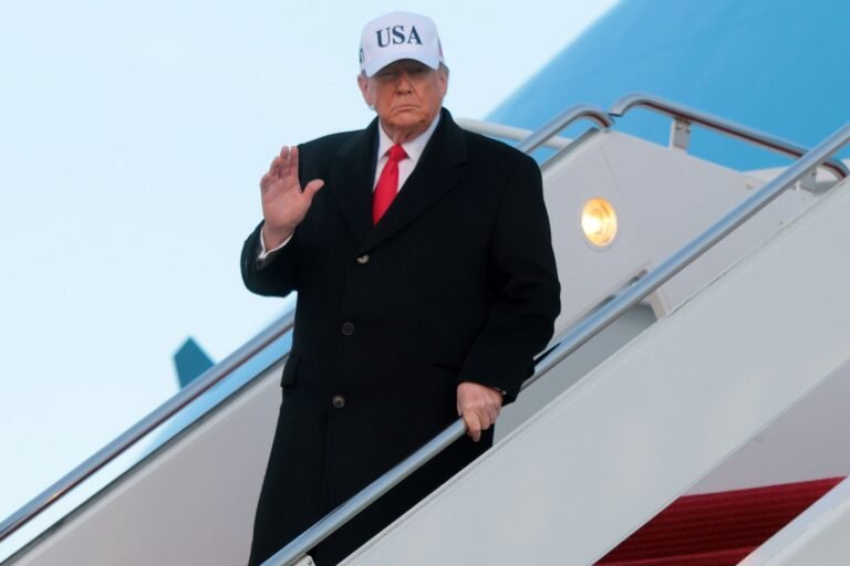 Air Force One Returns to Airport After Takeoff Due to Small Electrical Problem with Donald Trump Onboard