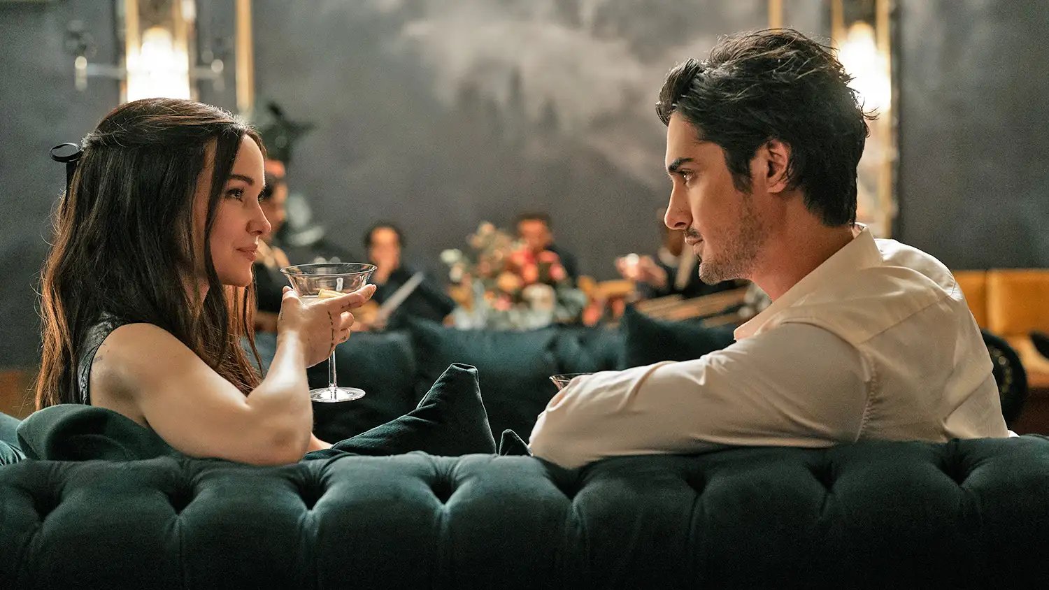 Ciara Wyse (Dove Cameron), Oliver Kennedy (Avan Jogia) in 56 Days