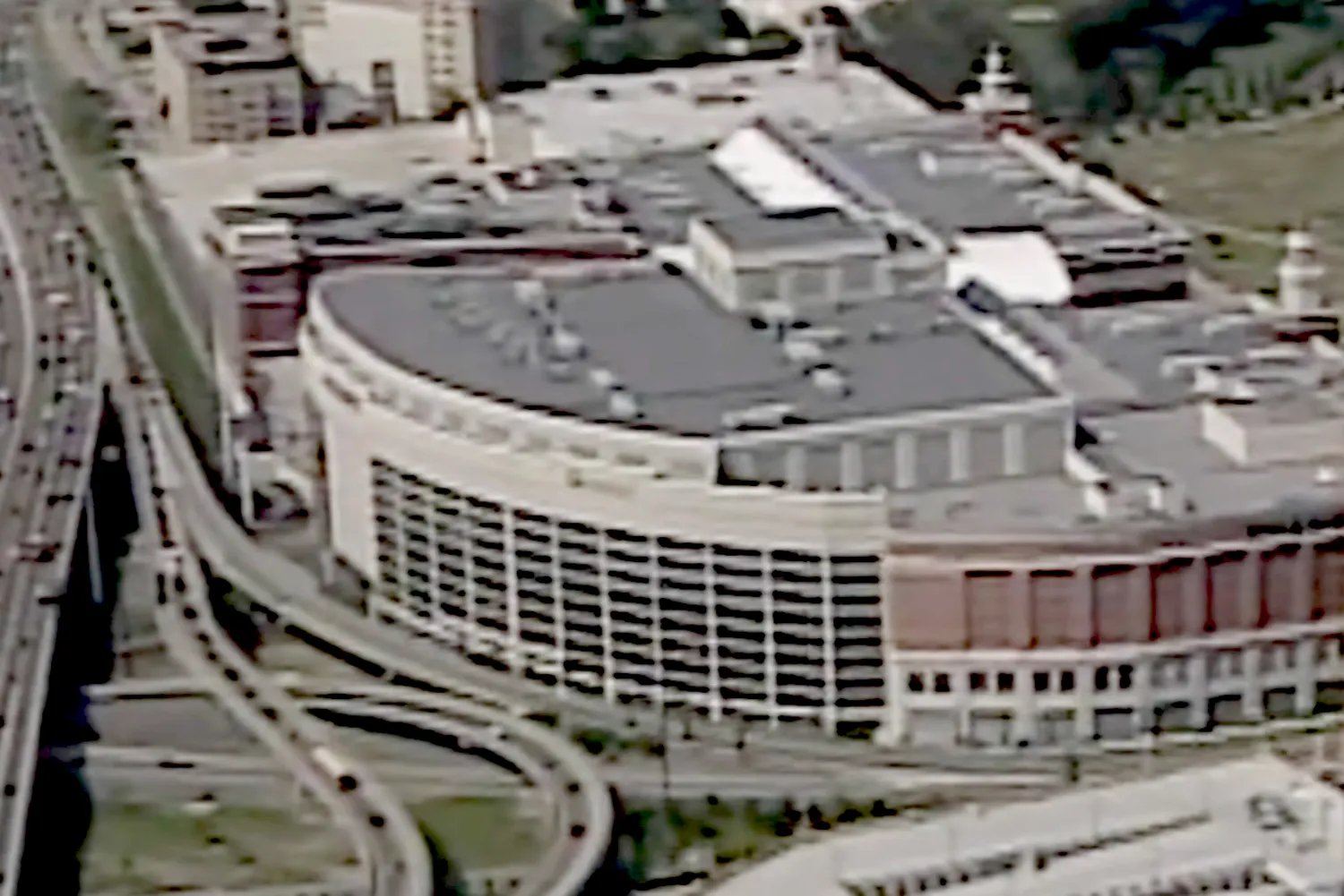 The mall in 'Secret Mall Apartment'.