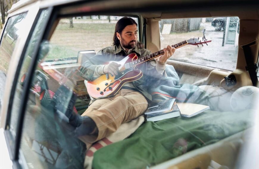 Noah Kahan Shares the Personal Story Behind His New Single 'The Great Divide' and Its Meaningful Video