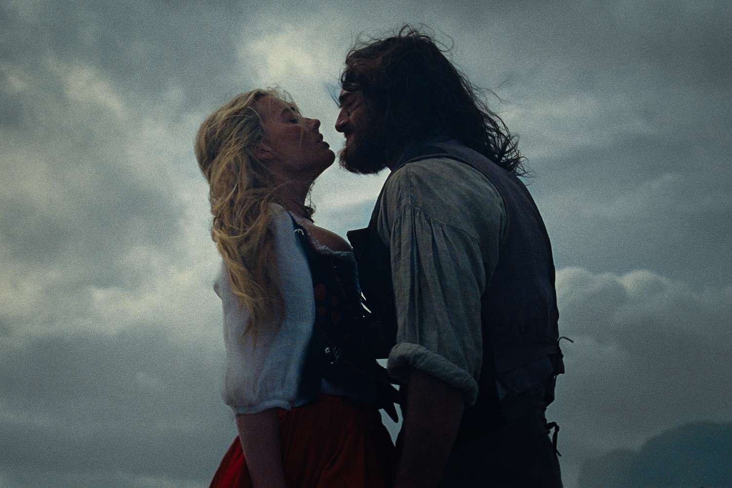 Margot Robbie and Jacob Elordi Share Their First Impressions of Wuthering Heights: A New Kind of Romantic Heat
