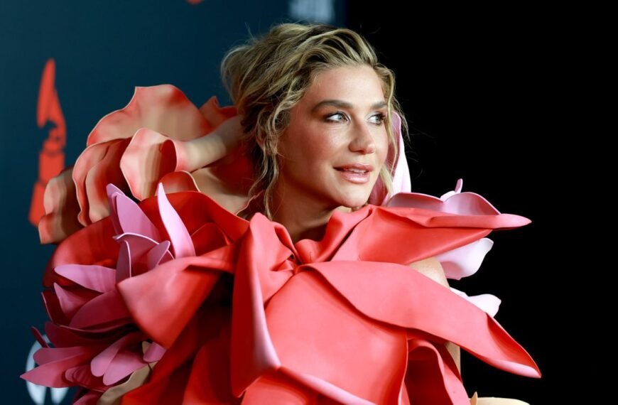 Kesha Stuns in a Dazzling Silver Chainmail Minidress