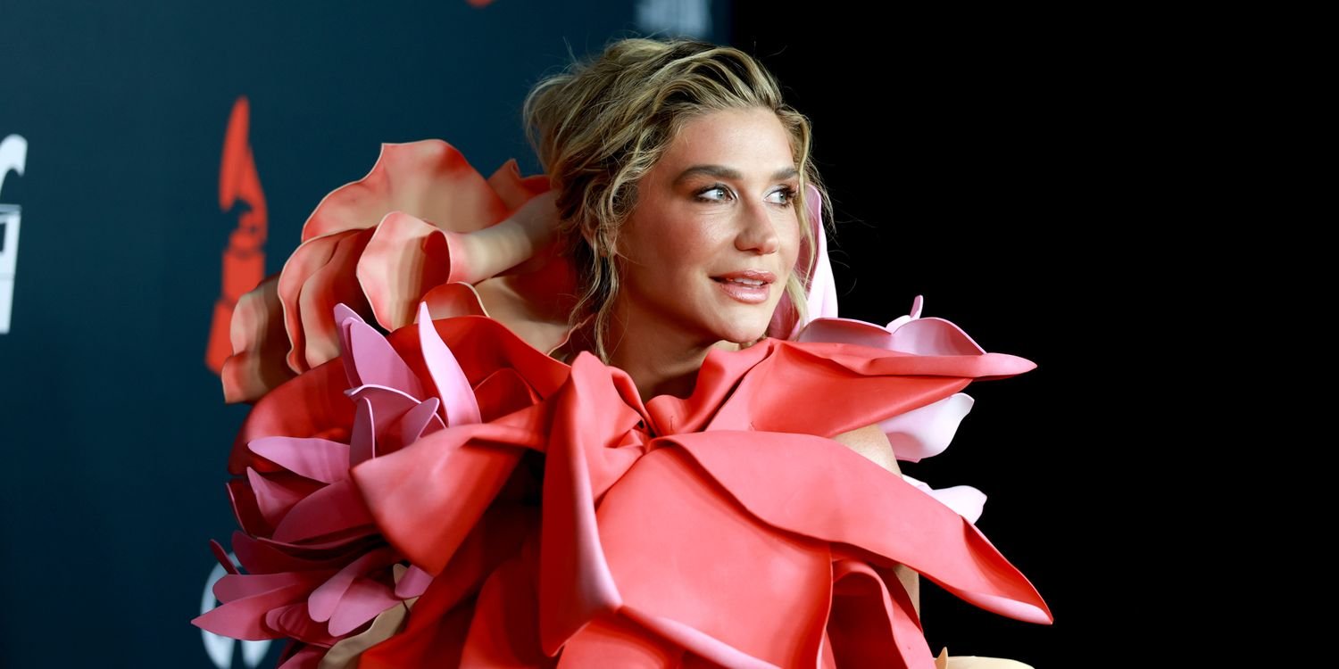 Kesha Stuns in a Dazzling Silver Chainmail Minidress