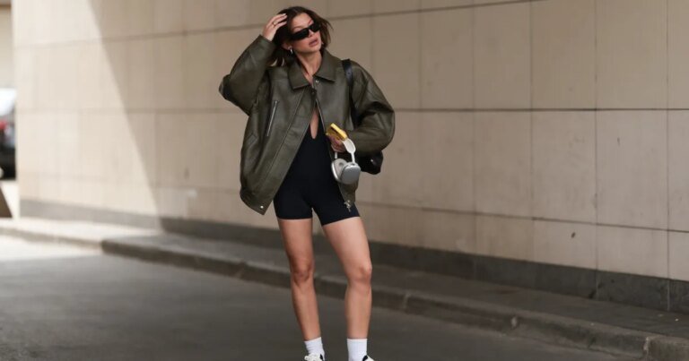 Alo Yoga’s Year-End Sale: Enjoy Up to 40% Off on Luxurious Activewear