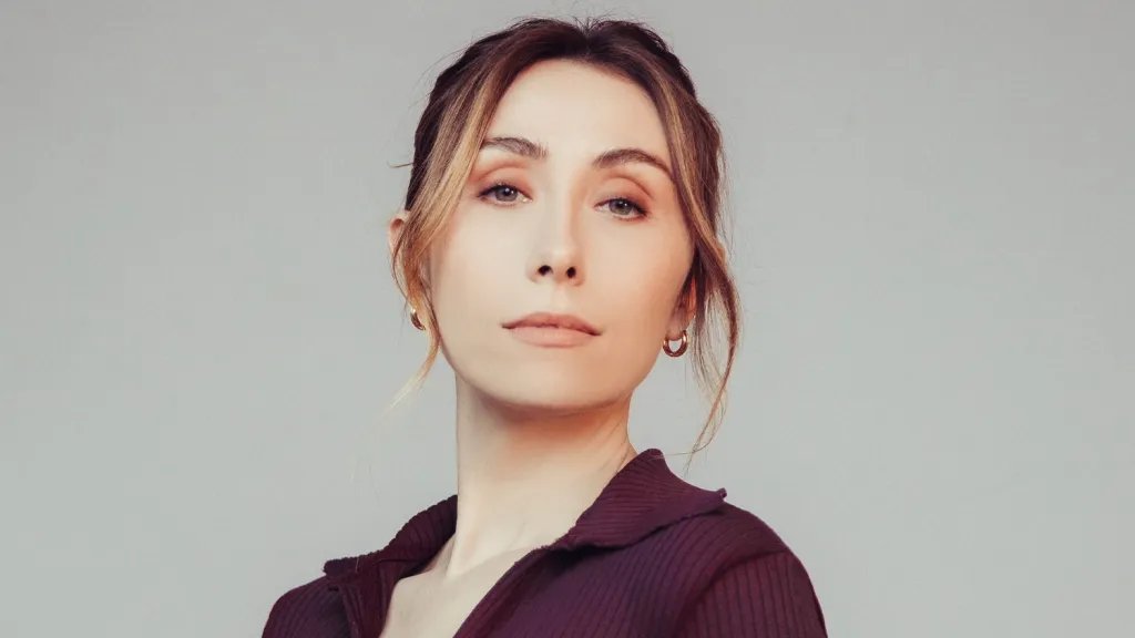 Caitlin Reilly Teams Up with Rachel Bloom and Rory Scovel in New ABC Comedy Pilot About Parenting Choices