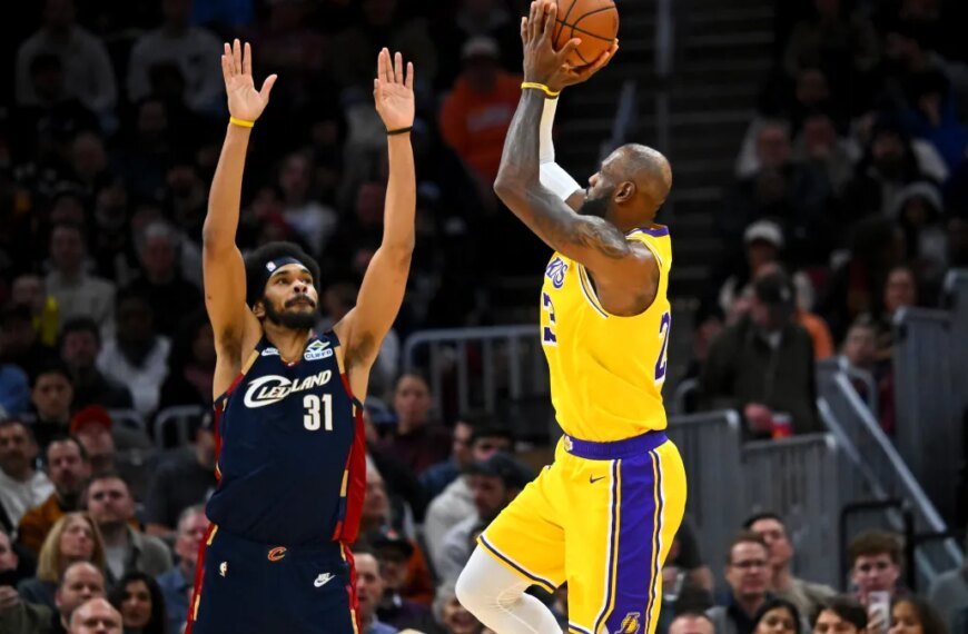 Cavaliers Turn Up the Heat in the Third Quarter to Defeat LeBron James 129-99