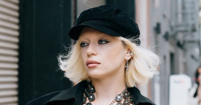 Chic Haircut Trends from New York Fashion Week Street Style by Jacqueline Kilikita