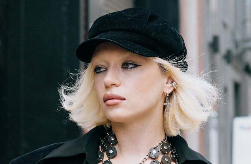 Chic Haircut Trends from New York Fashion Week Street Style by Jacqueline Kilikita