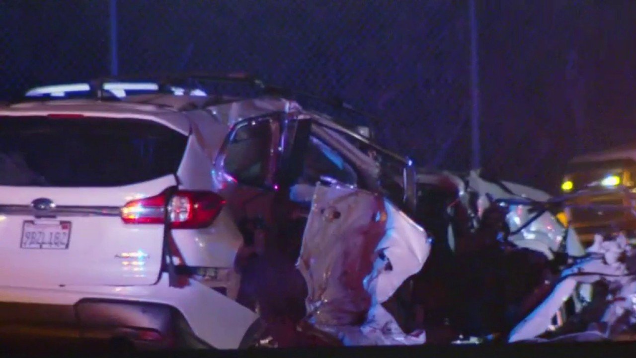 Collision on 405 Freeway in Irvine Involves Minivan and Caltrans Truck, Leaving One Person Dead