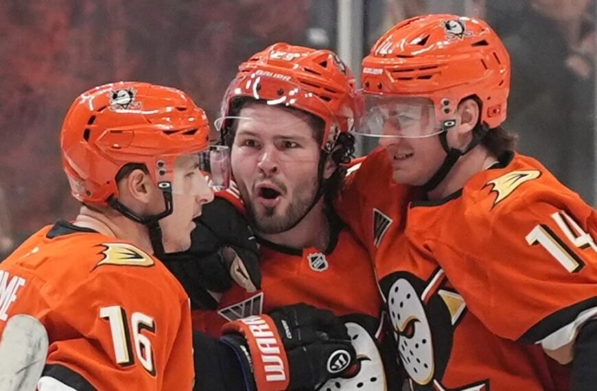 Ducks Celebrate Fourth Straight Win Against Rangers