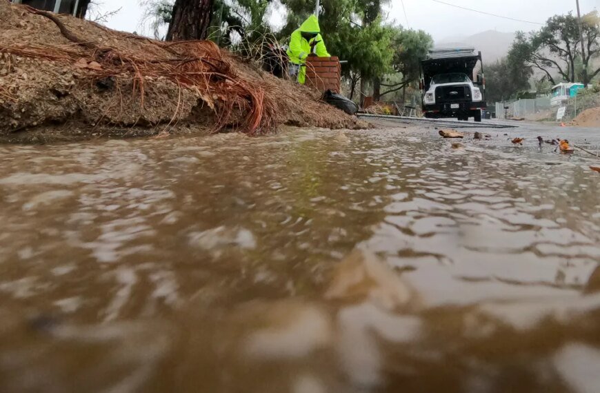Evacuation Warning in Los Angeles due to Potential Debris Flow Before Storm