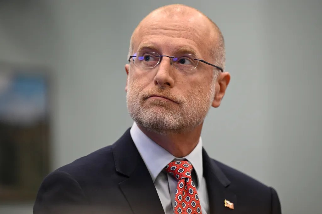 FCC Chairman Brendan Carr Critiques Local TV Stations for Following National Networks Too Closely