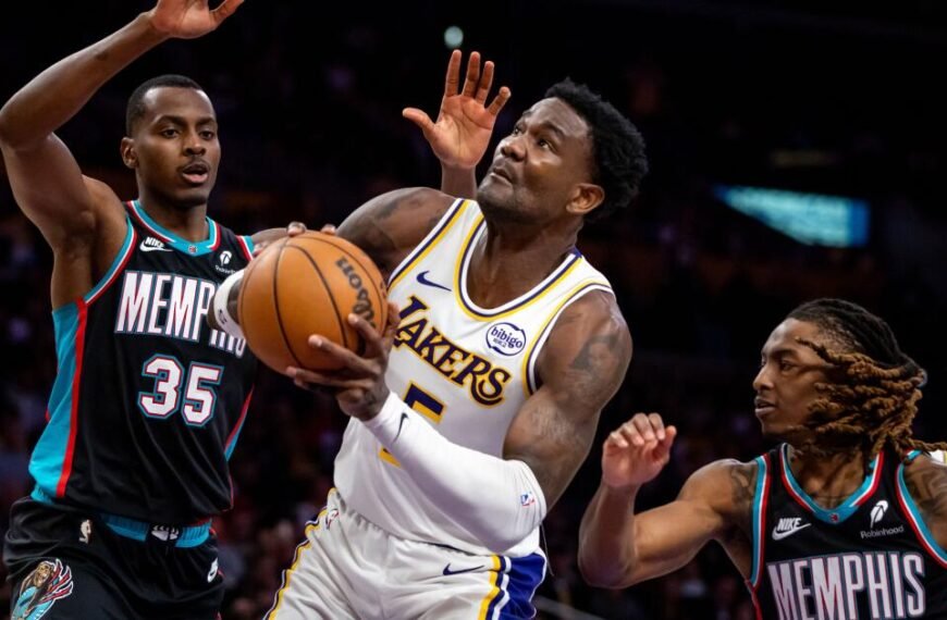 How Deandre Ayton Played a Key Role in the Lakers' Comeback Win Against the Grizzlies