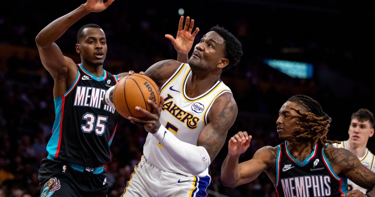 How Deandre Ayton Played a Key Role in the Lakers' Comeback Win Against the Grizzlies