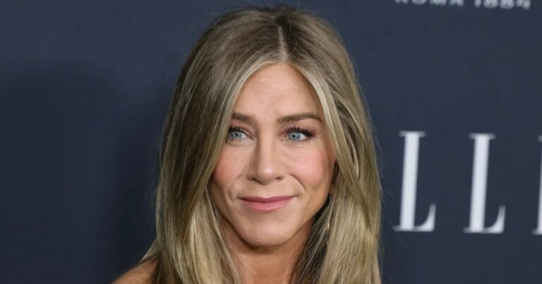 Jennifer Aniston and Rita Ora Love This Red Light Mask for Smoother Skin Without Surgery