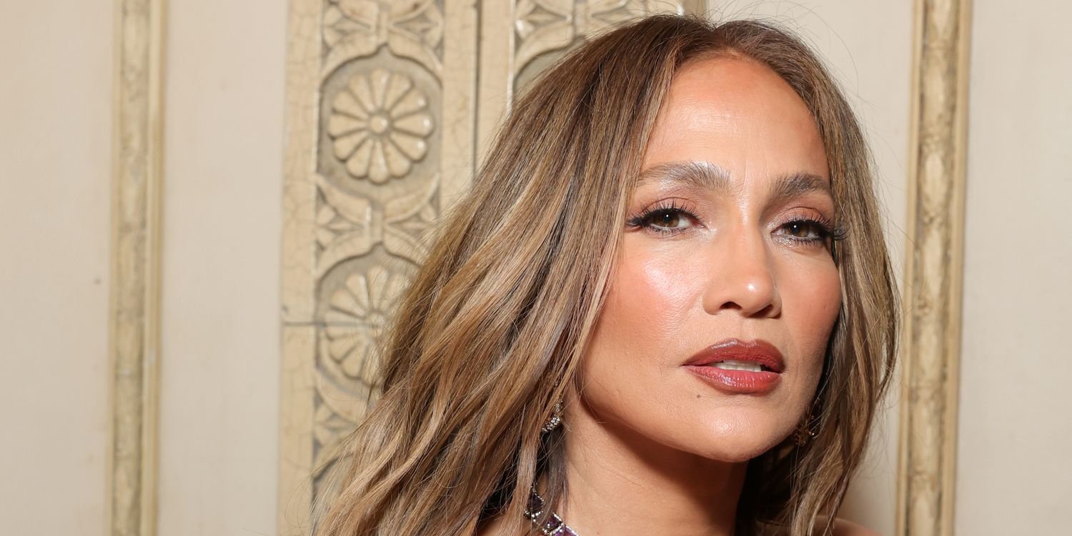 Jennifer Lopez Dazzles in a Stunning Ruby Sequin Gown Perfect for Showstopping Moments
