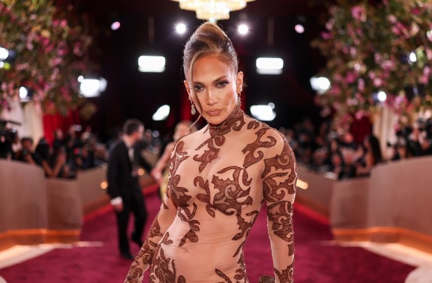 Jennifer Lopez Goes Braless in a Bold Black Leather Blazer