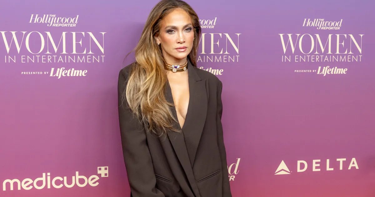 Jennifer Lopez’s Timeless Tweed Blazer: The Perfect Touch for Casual Winter Looks