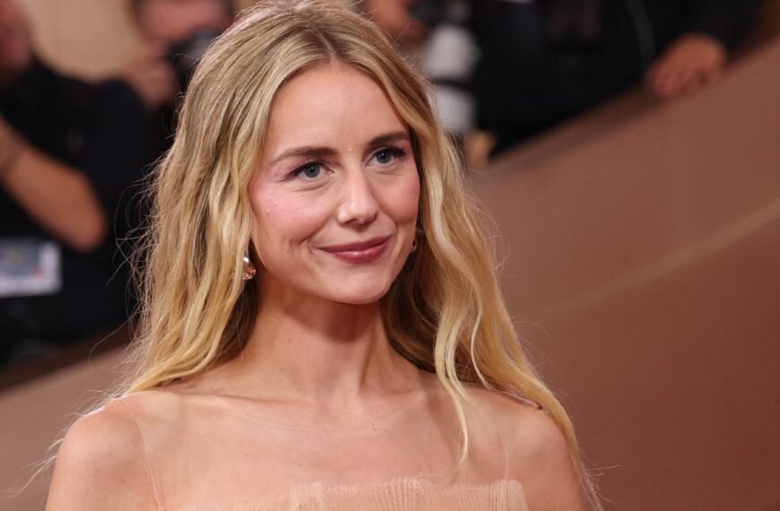 Justine Lupe Shows Bold Style in a Sheer Fringe Dress at the 2026 Golden Globes