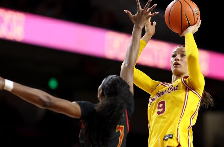 Kara Dunn scores 21 points as USC women’s team faces their fourth straight loss
