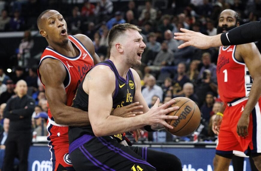 Lakers Nearly Overcome 26-Point Deficit but Fall to the Improving Clippers