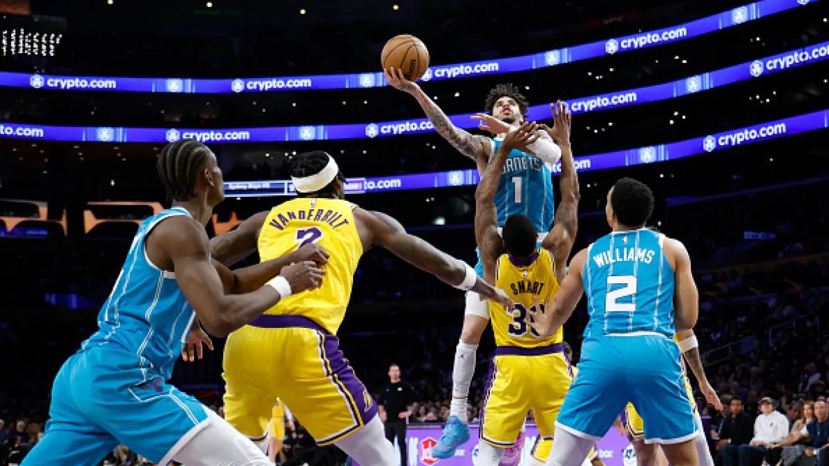 Lakers Suffer Disappointing Setback Against Hornets 135-117