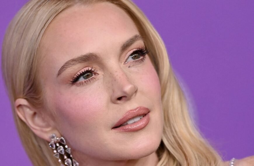 Lindsay Lohan Shares a Fresh Makeup-Free Selfie Featuring Her Radiant Skin and Beautifully Styled Hair