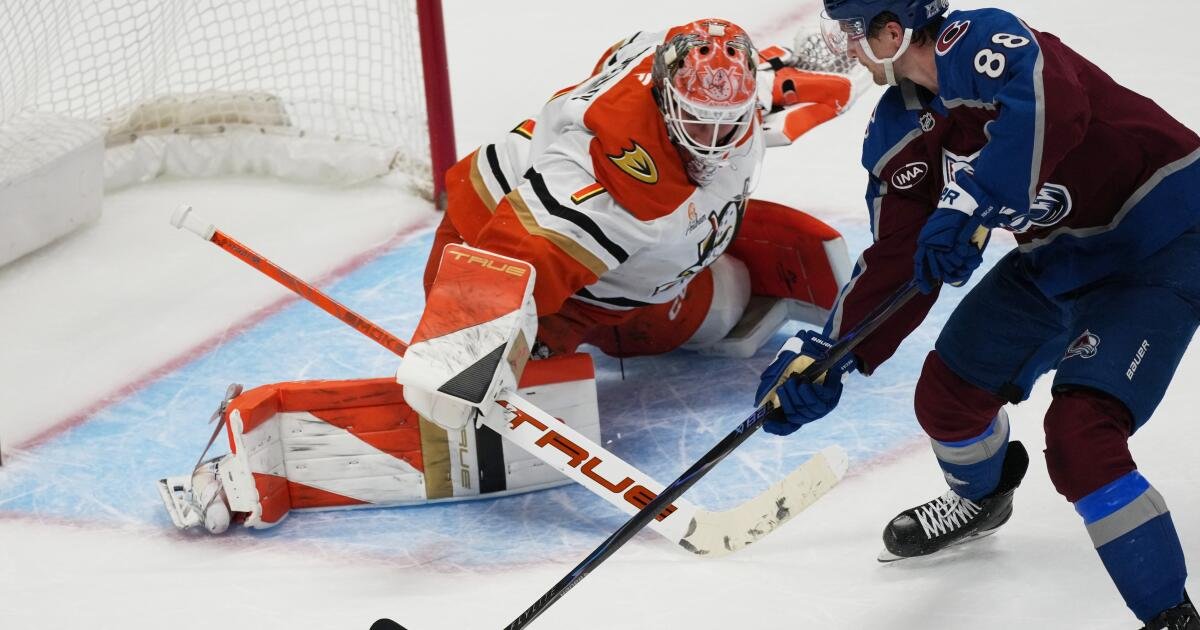 Lukas Dostal Shines with 40 Saves as Ducks Secure Fifth Straight Win Over Avalanche in Shootout