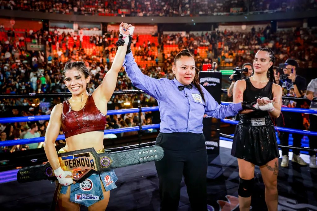 Netflix Announces Exciting New Mexican Content, Including a Canelo Álvarez Documentary, Live Boxing Event, and "Physical 100"