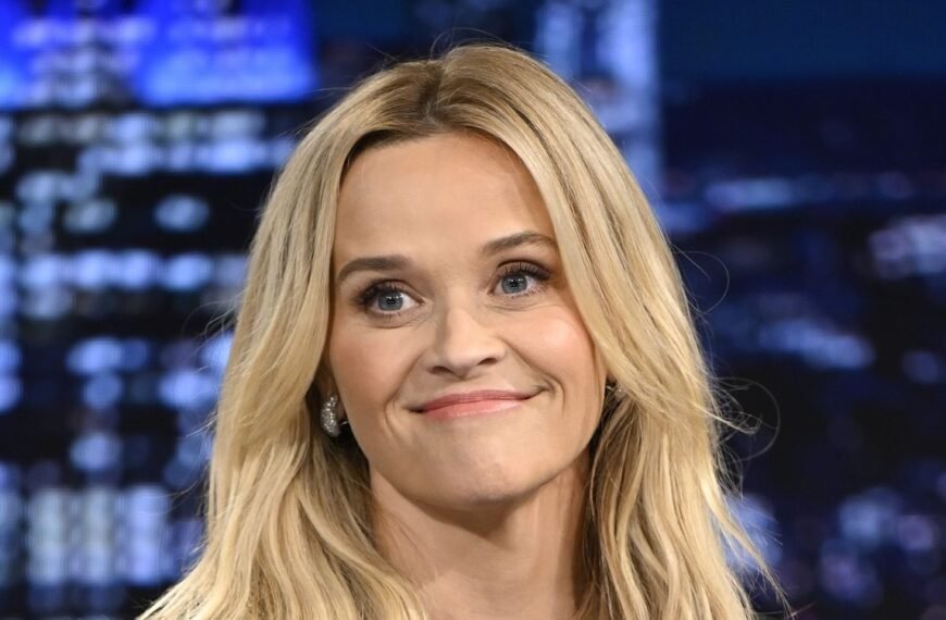 Reese Witherspoon Goes Fresh-Faced in a Makeup-Free Selfie as She Preps for Her Next Project