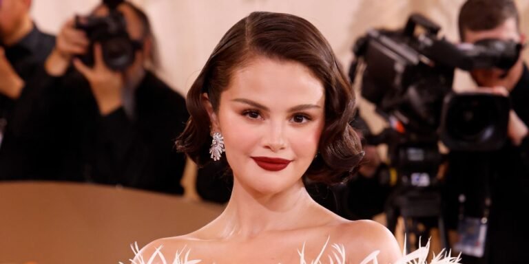 Selena Gomez Shows Off Her Vintage Hollywood Haircut While Dressed in a Towel