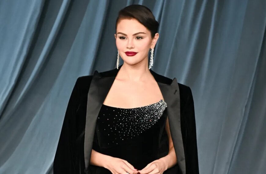 Selena Gomez's Fleece Jacket Is Flying Off the Shelves—Get Yours Before It's Too Late!