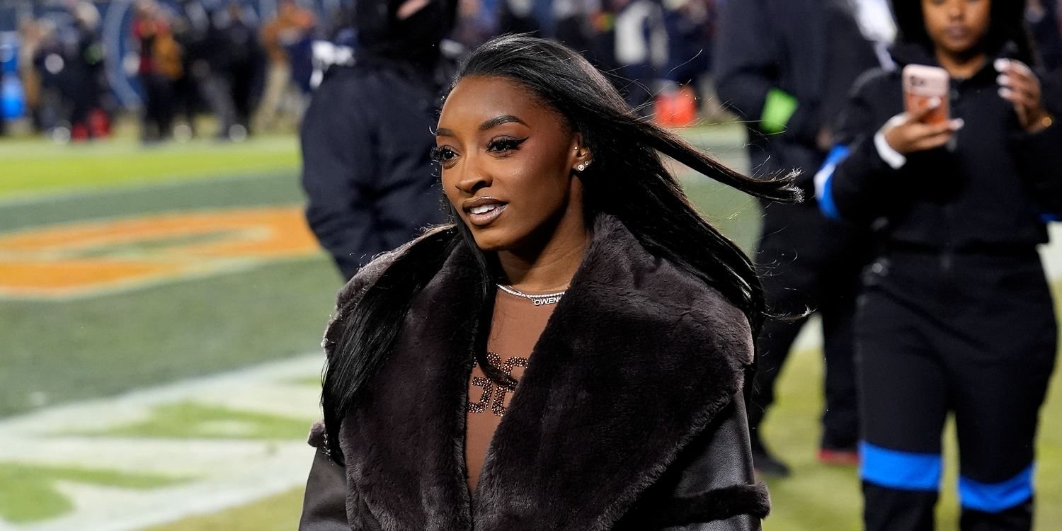 Simone Biles Shows Off Her New Blonde Look at the Bears Game